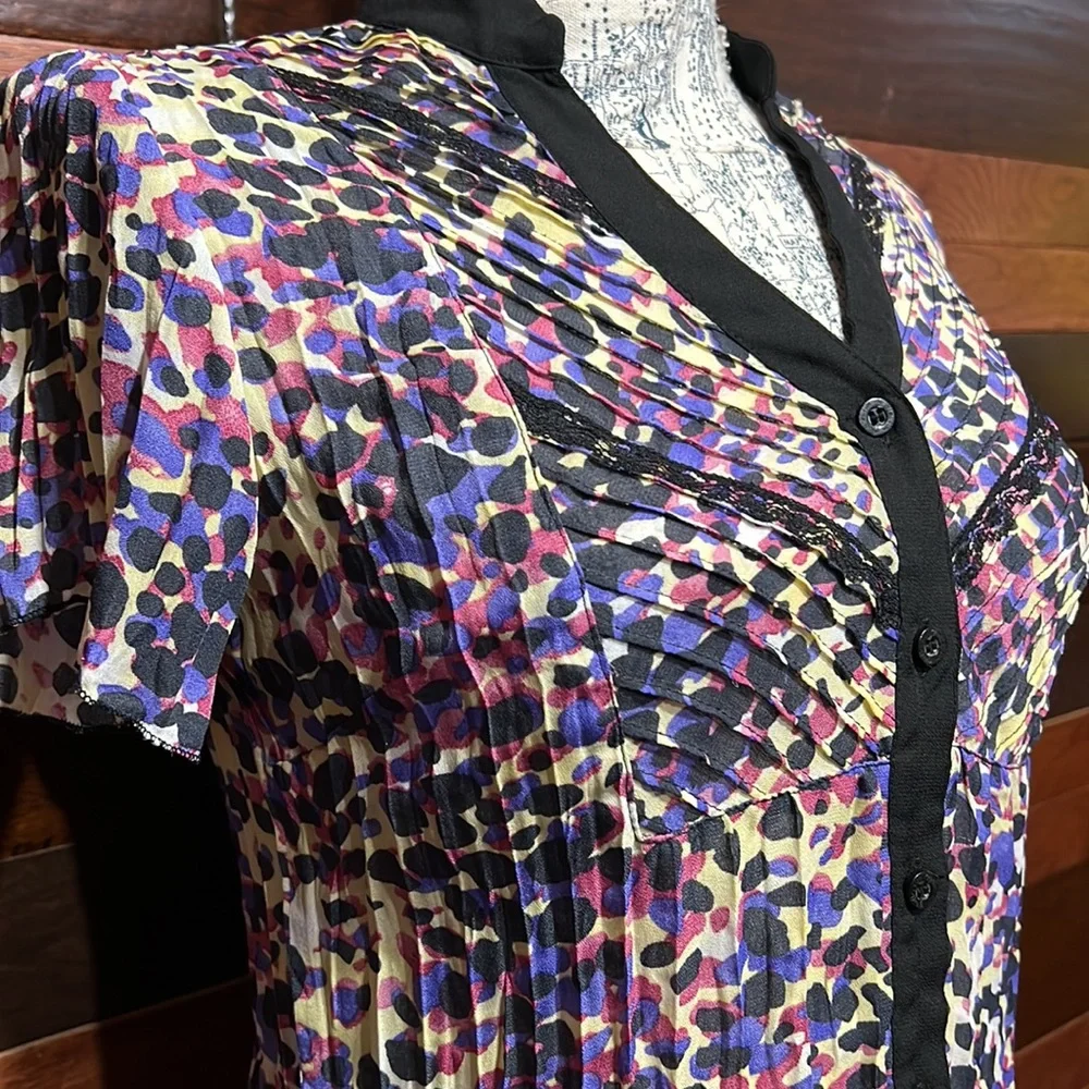 NY Collection V Neck Short Sleeve Textured Button Down Blouse - Picture 4 of 9